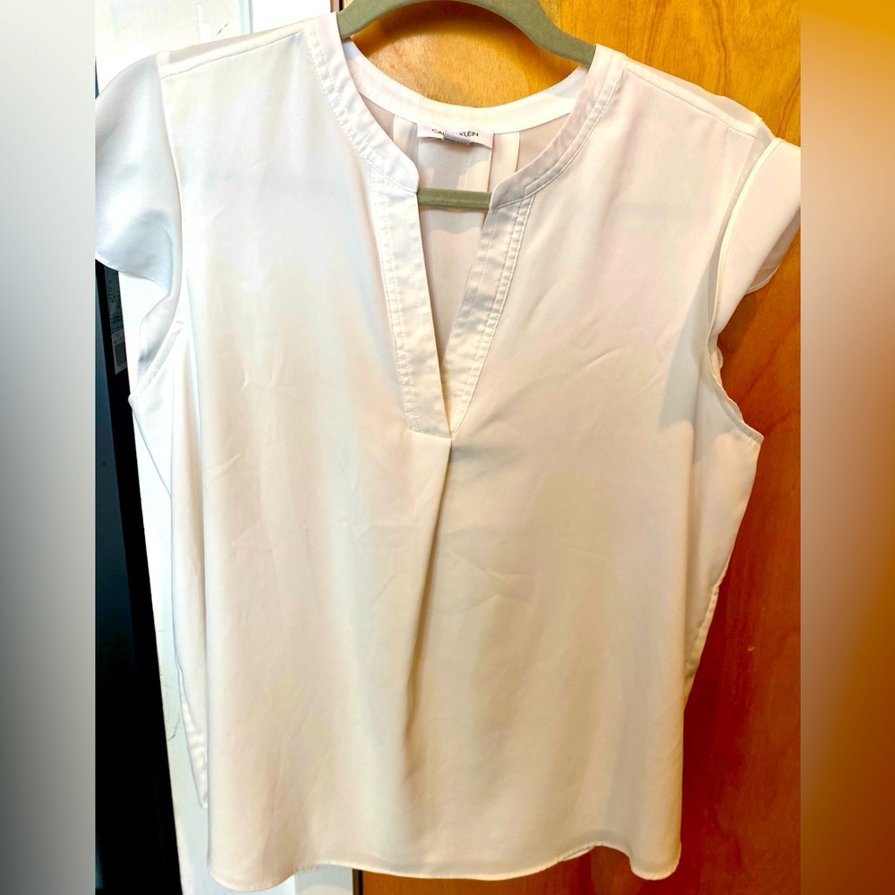 Calvin Klein cream shoe sleeve blouse